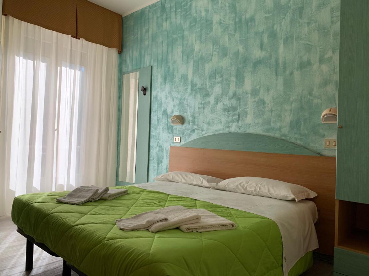 Hotel Palma Benessere 里米尼 外观 照片