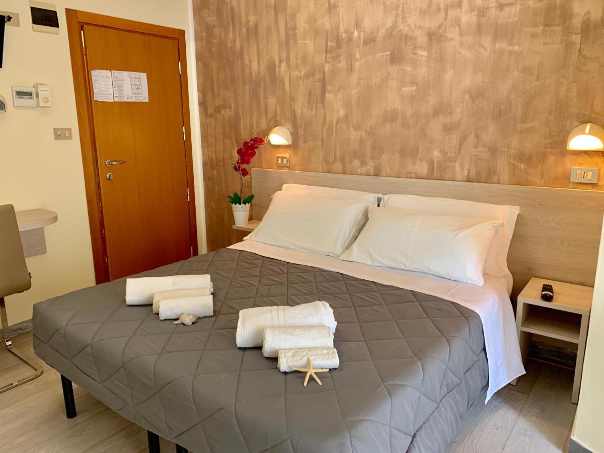 Hotel Palma Benessere 里米尼 外观 照片