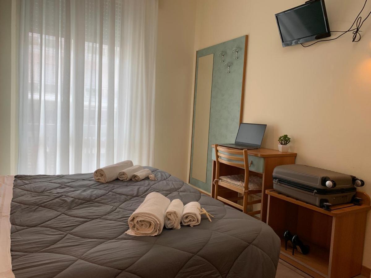 Hotel Palma Benessere 里米尼 外观 照片