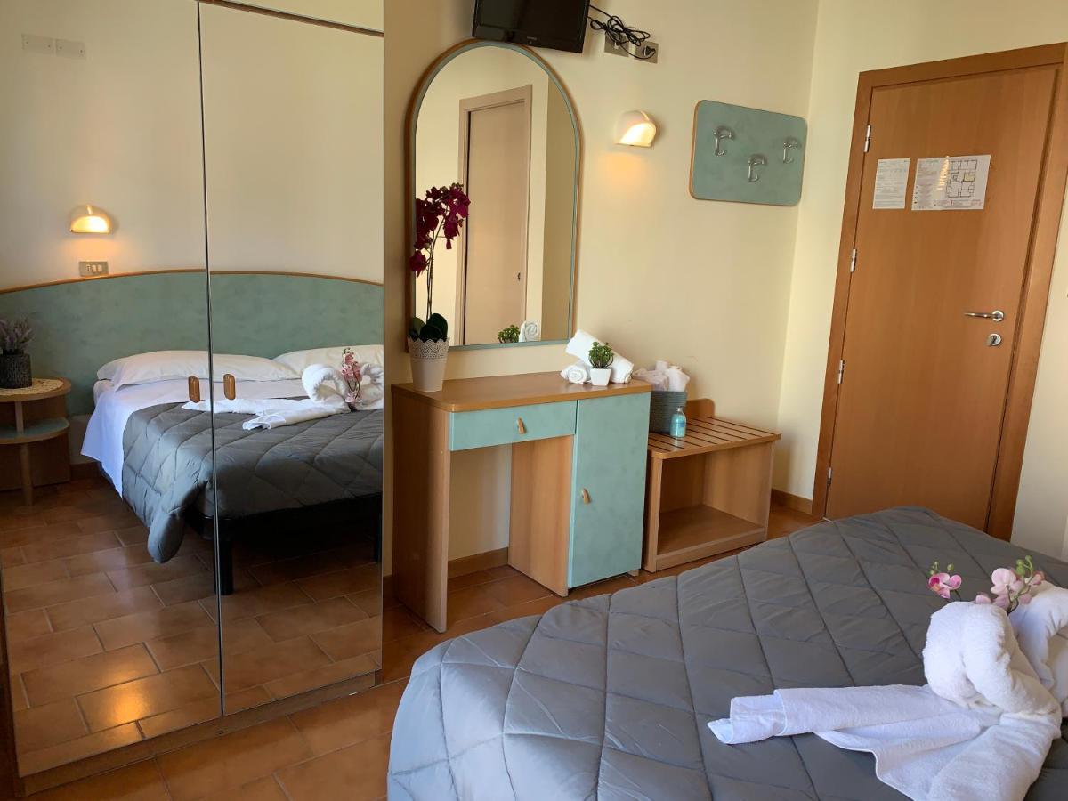 Hotel Palma Benessere 里米尼 外观 照片