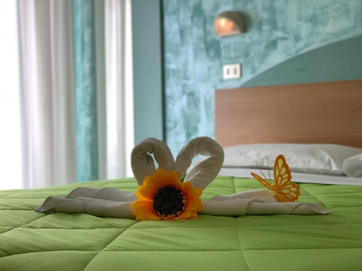 Hotel Palma Benessere 里米尼 外观 照片