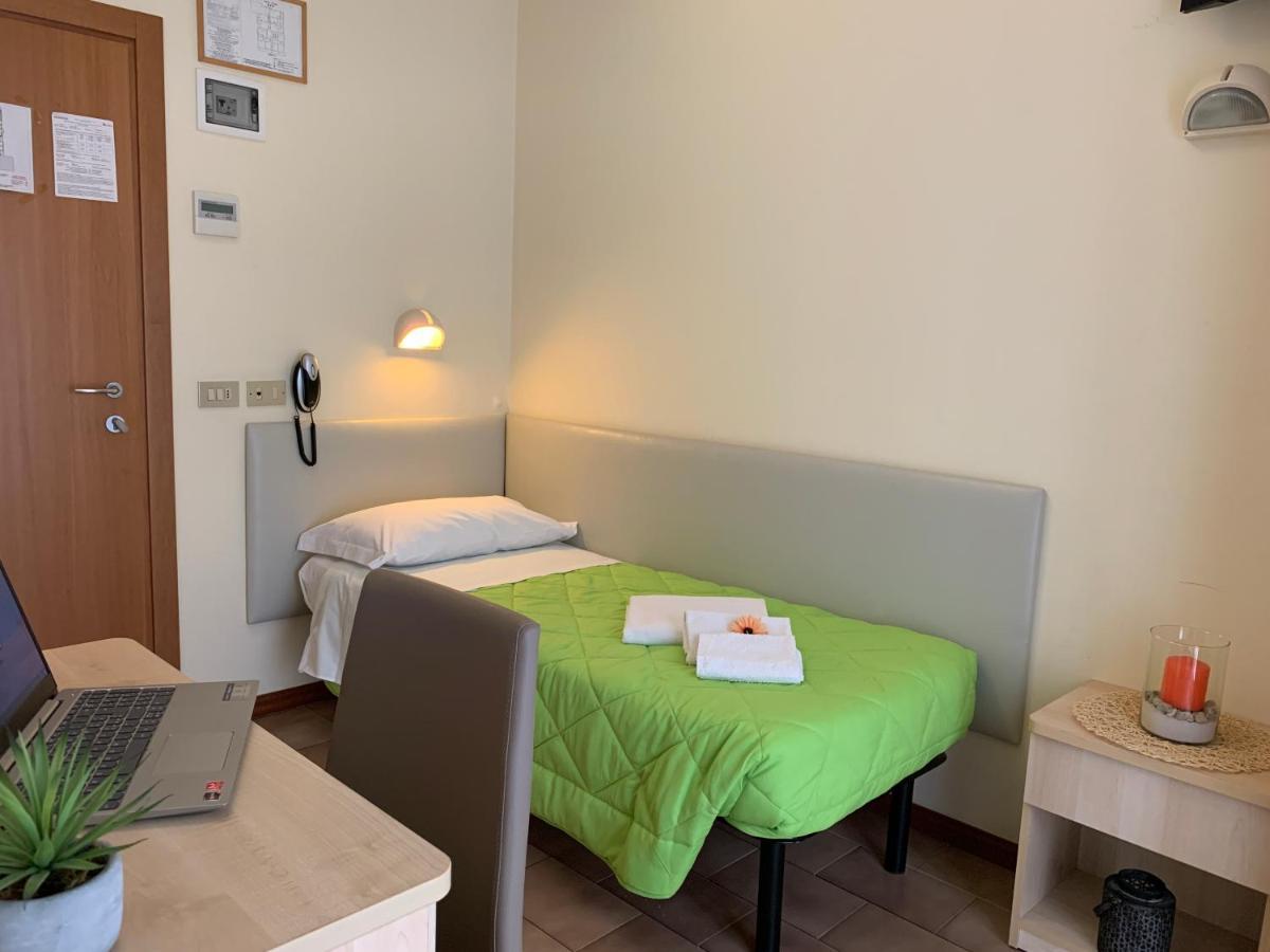 Hotel Palma Benessere 里米尼 外观 照片