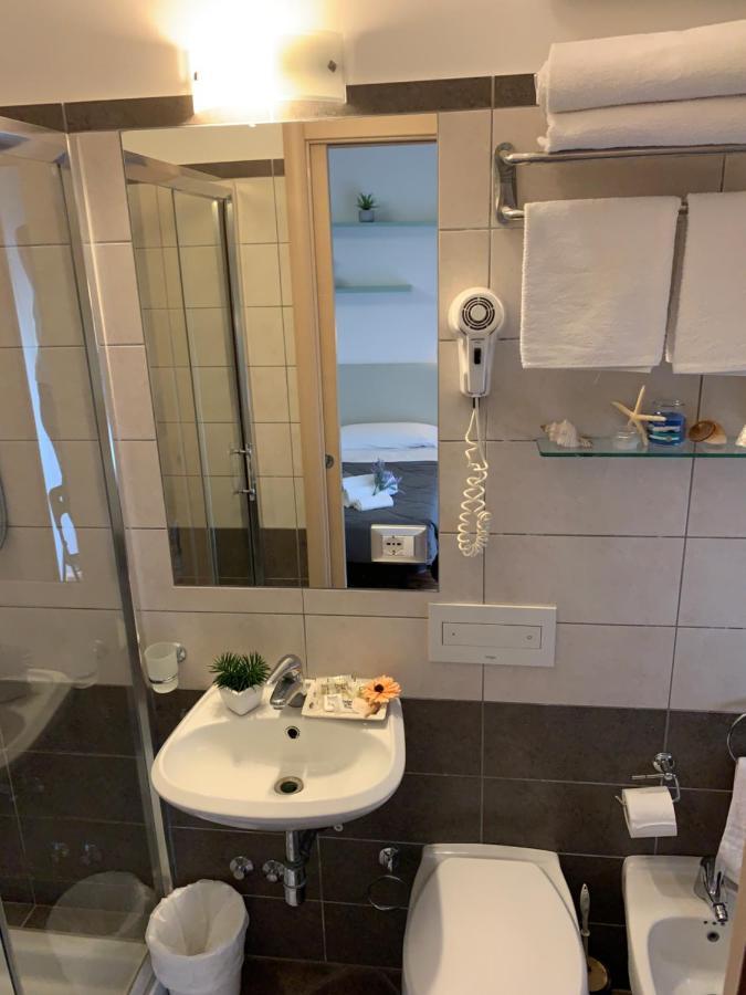 Hotel Palma Benessere 里米尼 外观 照片